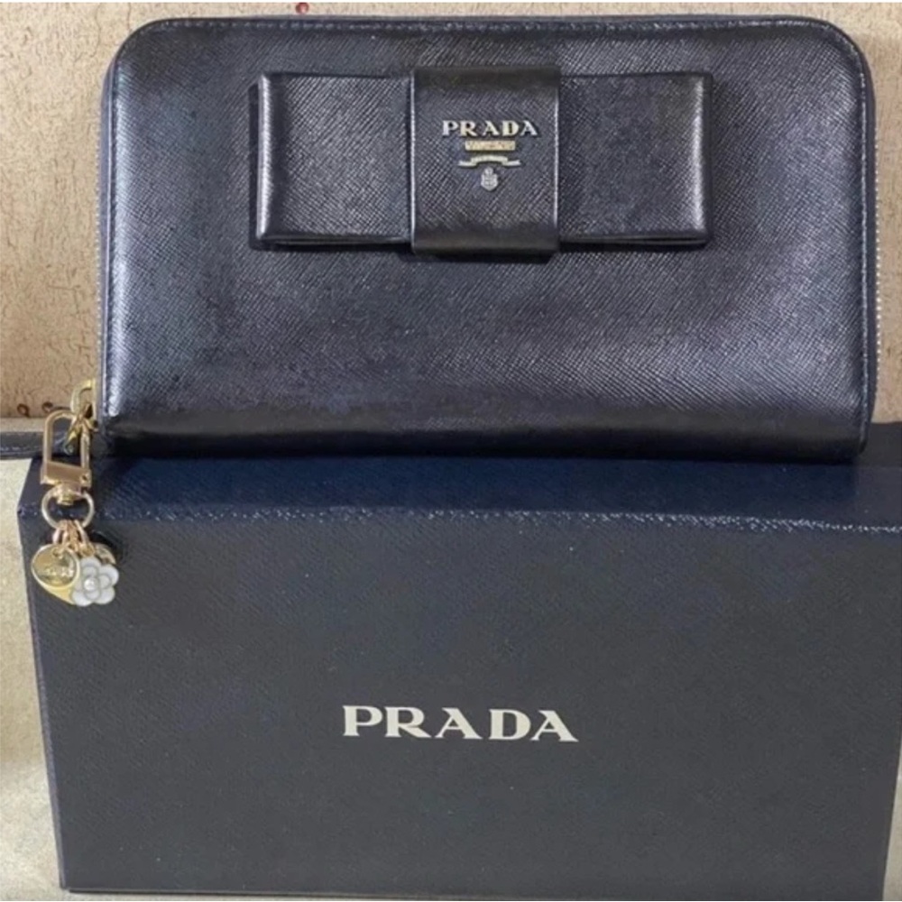 PRADA Iridescent Black Leather Pink Interior Wallet - Picture 7 of 7